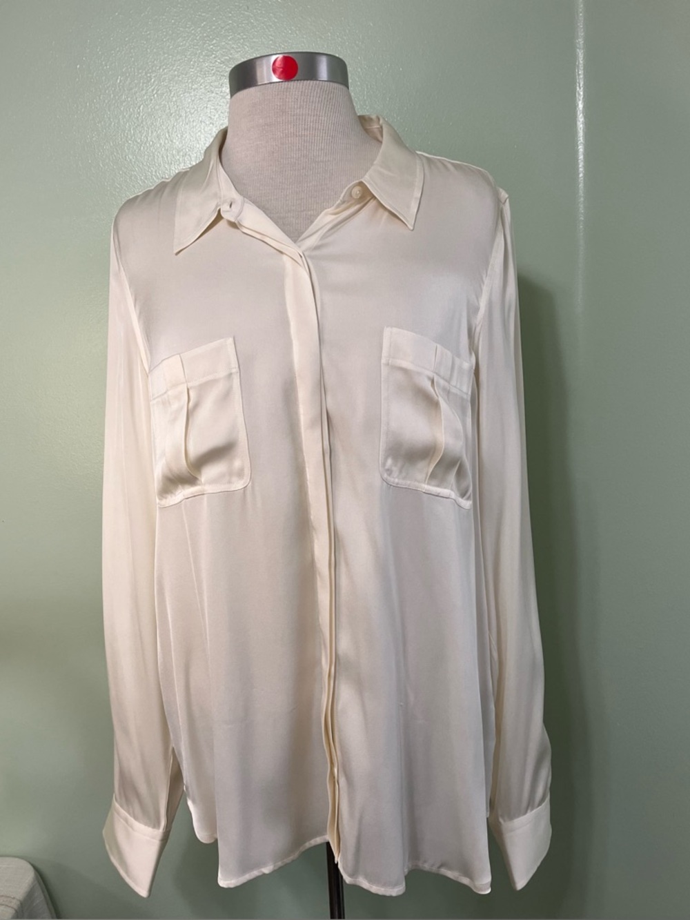 UNTUCKit Ivory Silk blend Button-Down Blouse Size 14 - Picture 2 of 9